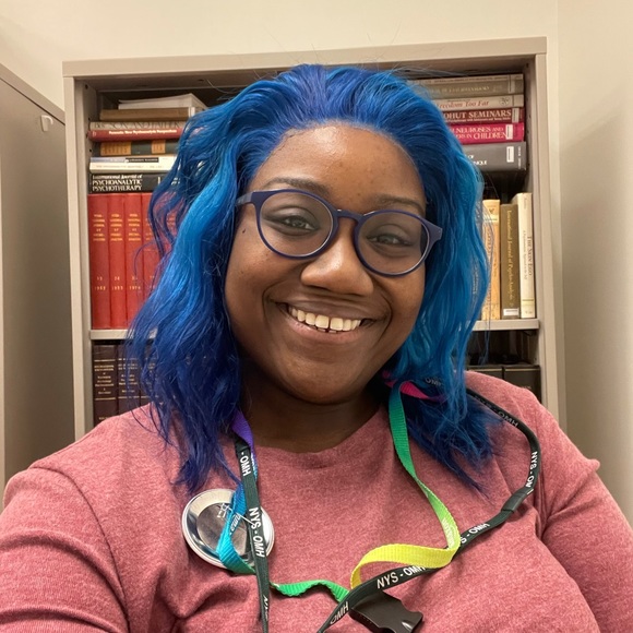 Meet your Posher, Luvenia - Picture 1 of 1